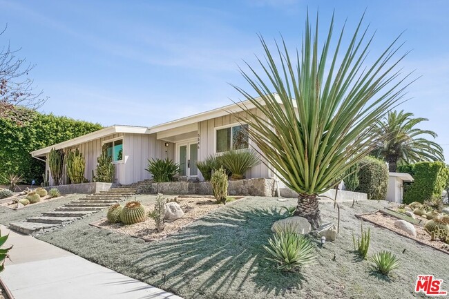 Building Photo - 5646 S Sherbourne Dr