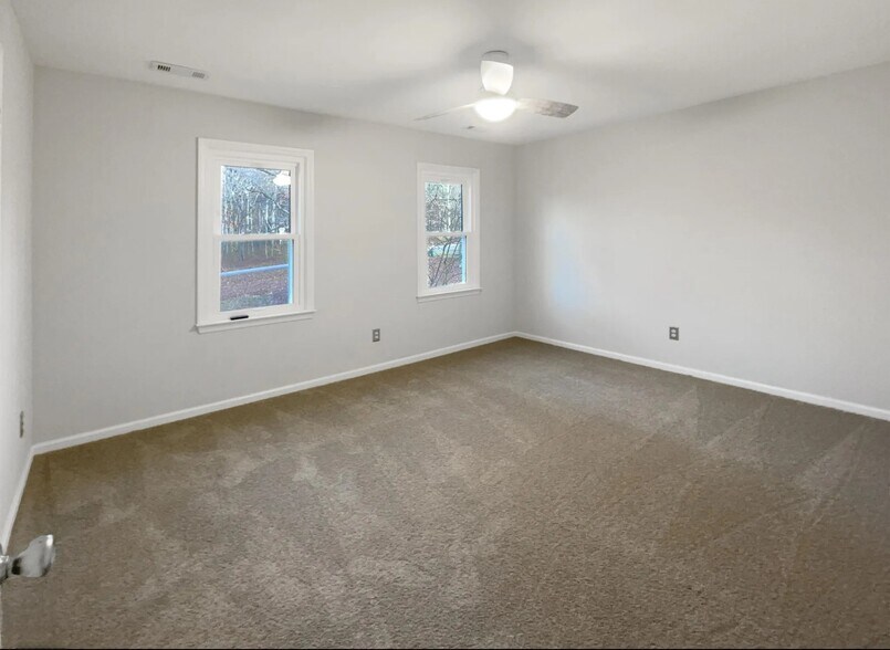 Building Photo - 2305 Whispering Pines Dr