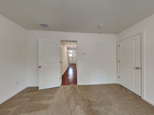 Building Photo - 975 Society Cir