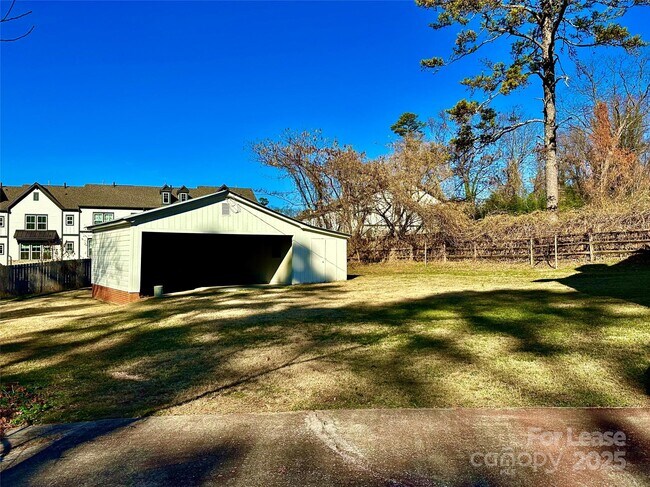 Building Photo - 2063 Eaton Rd