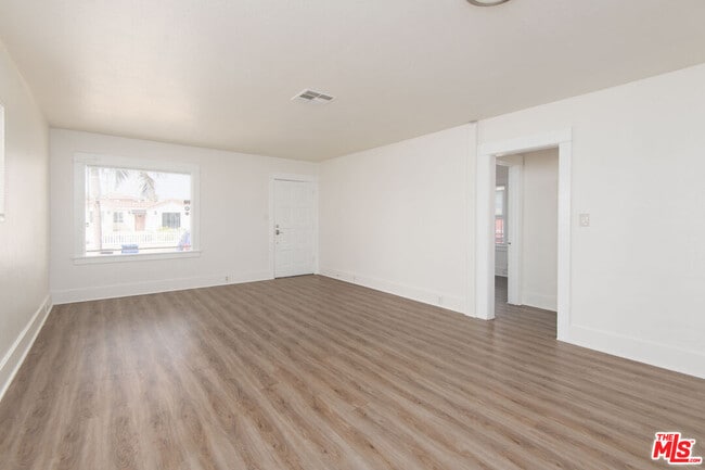 Building Photo - 2132 Cloverdale Ave