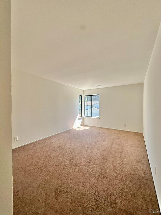 Building Photo - 768 Rose Dr