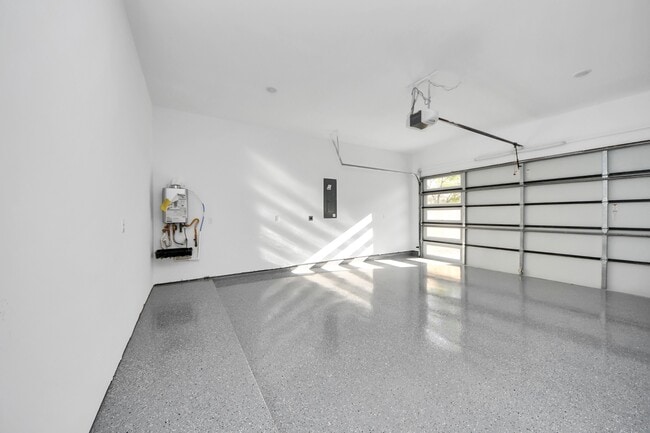 Building Photo - 7935 Sunnyhill St