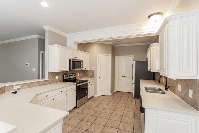 Building Photo - 1813 Manor Ridge Way