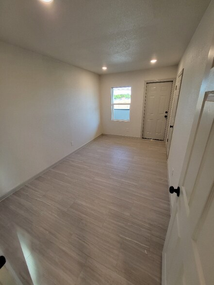 Building Photo - 2417 Castroville Rd