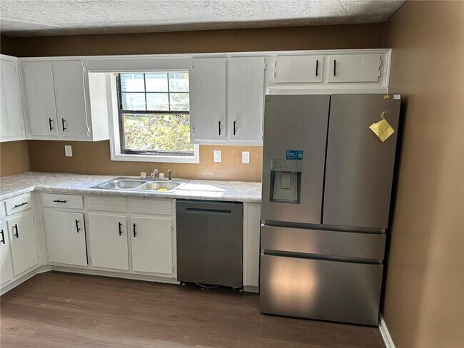 Building Photo - 880 Five Forks Trickum Rd SW