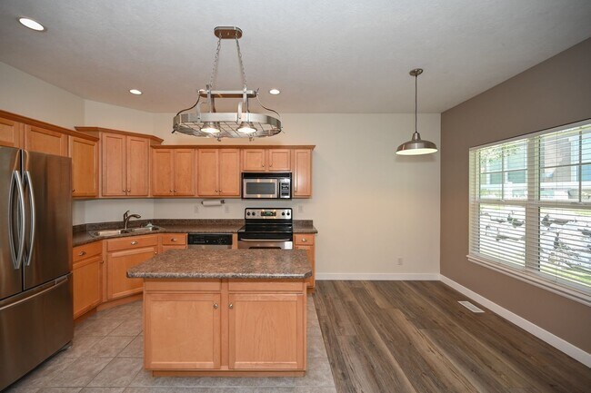 Building Photo - Stunning Row End Townhome In Excellent Loc...