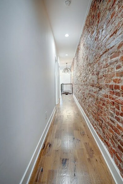 Building Photo - 2836 W Diamond St