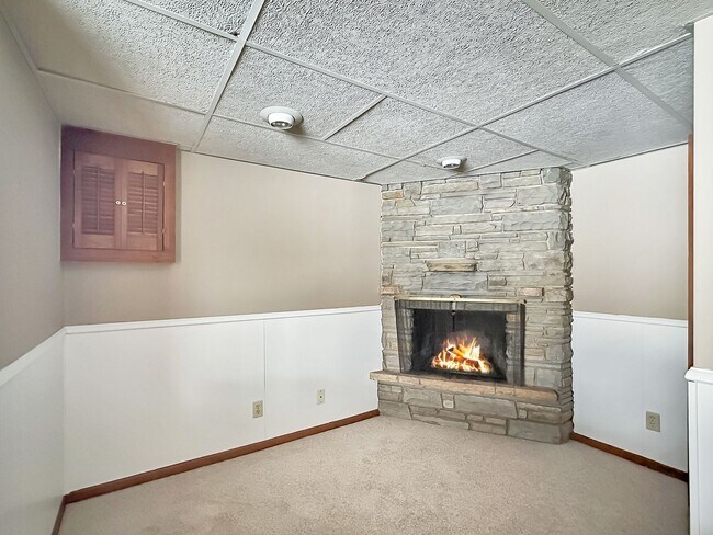 Building Photo - 4624 Maryland Ave N