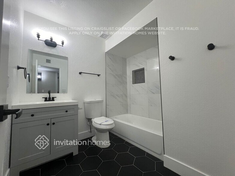 Building Photo - 1014 S Nina Cir