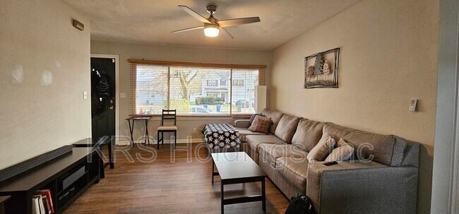 Building Photo - 1824 Meadow Lake Dr