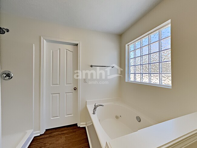 Building Photo - 8912 Ristau Ct