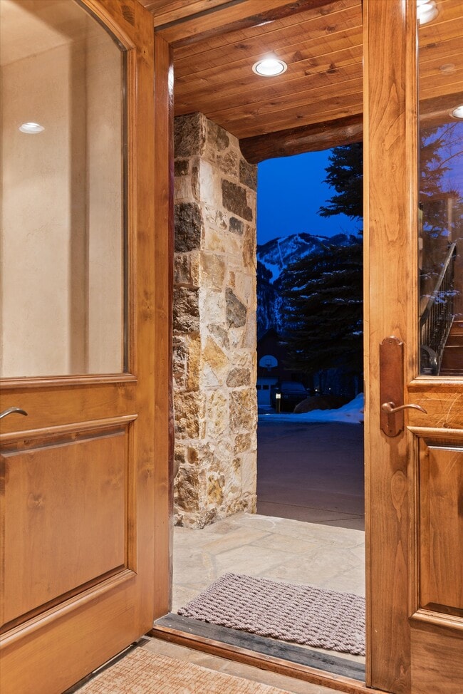 Building Photo - 395 Silverlode Dr