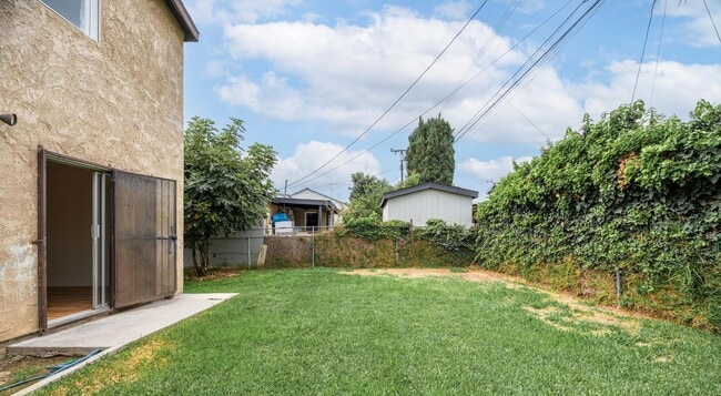 Building Photo - Charming Artesia Gem!