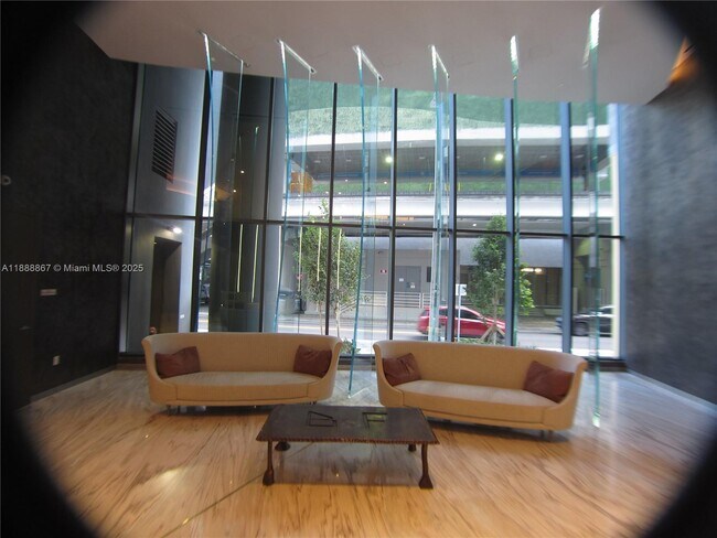 Building Photo - 1000 Brickell Plaza