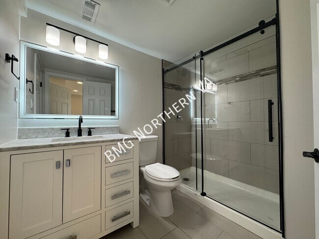 Building Photo - 1109 Hillcrest Dr SW