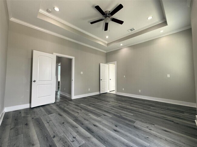 Building Photo - 2123 Bidwell Dr