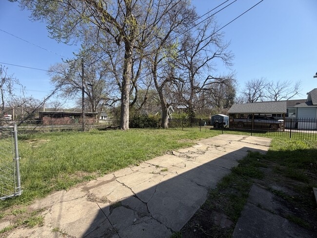 Building Photo - 5801 Wabash Ave