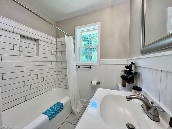 Building Photo - 1919 Maryland Ave