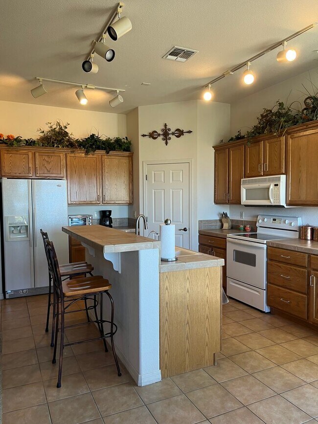 Building Photo - WINTER VACATION RENTAL-2 bedroom/2 bath