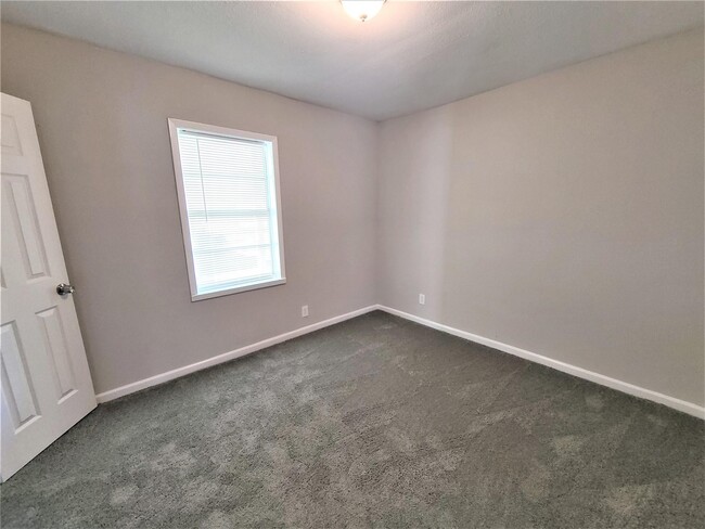 Building Photo - 10329 Wicklowe St