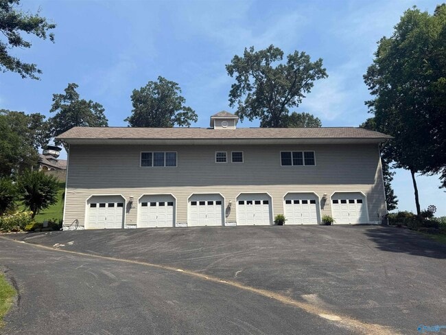 Building Photo - 1526 Circle Dr