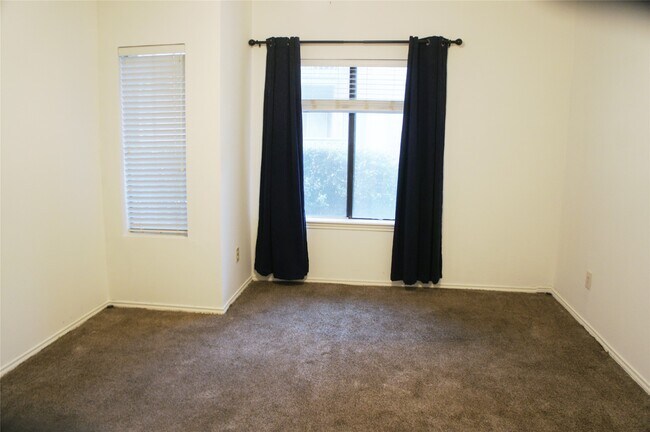 Building Photo - 2023 Gentryside Dr