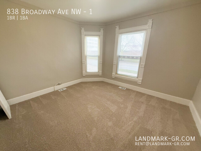 Building Photo - Updated 1-Bed, 1-Bath – First Month Rent $...