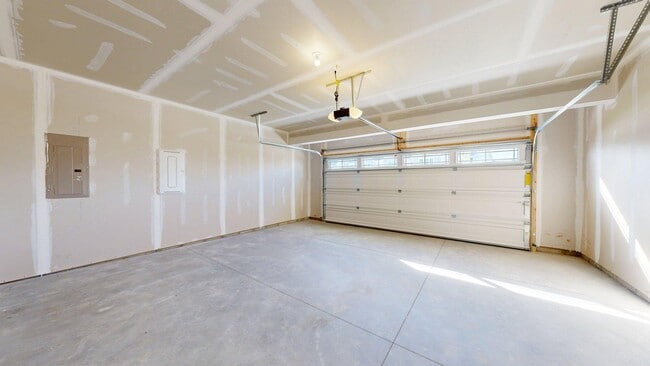 Building Photo - 1401 Salt Springs Dr
