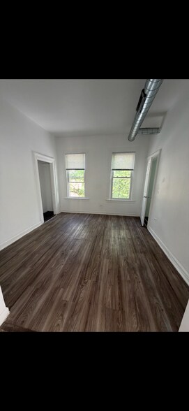 Building Photo - 152 E 107th St