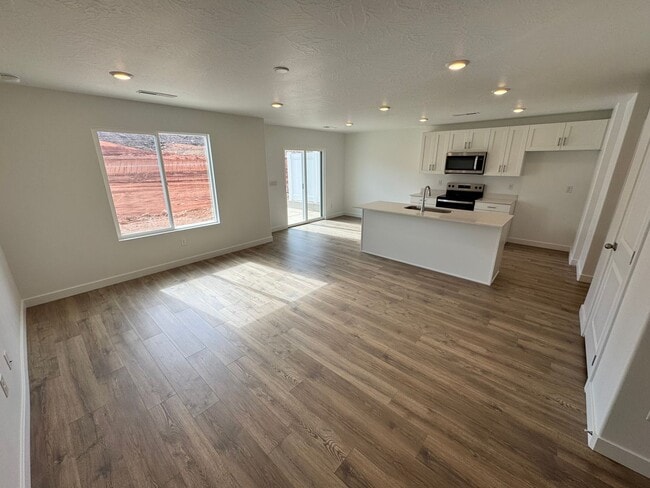 Building Photo - 2203 Wolverine Wy
