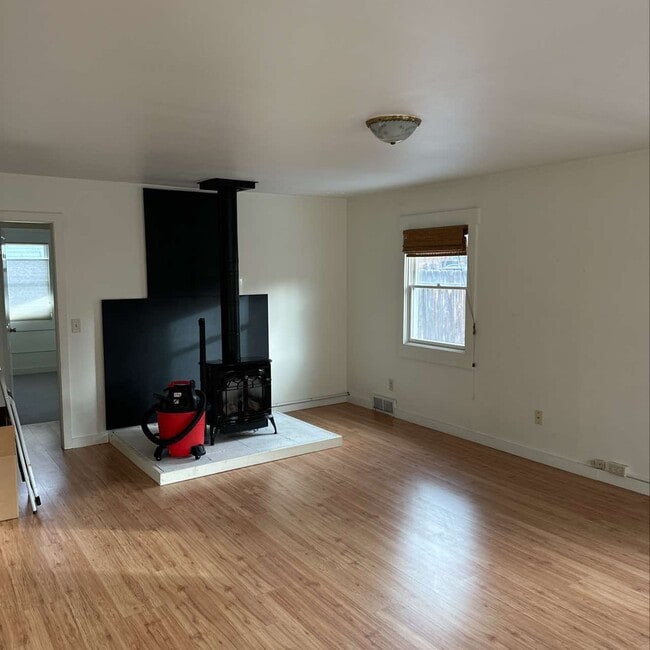 Building Photo - 45 E Simpson Ave