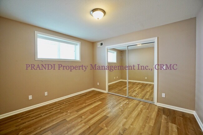 Building Photo - Charming Downtown San Rafael Victorian Style Duplex.