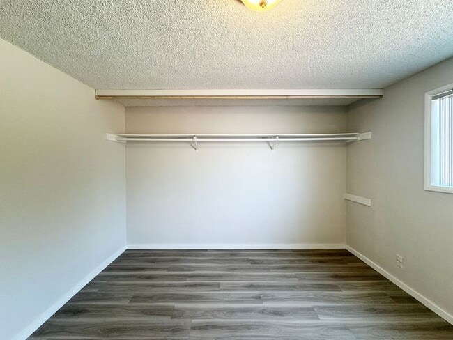 Building Photo - 1115 W 6th Ave