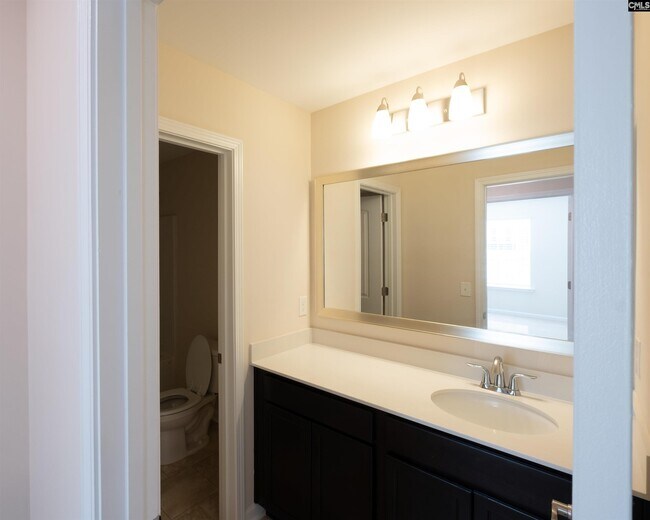 Building Photo - 945 Bergenfield Ln