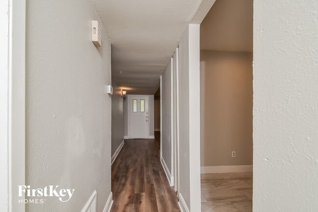 Building Photo - 3004 Charter Oak Dr