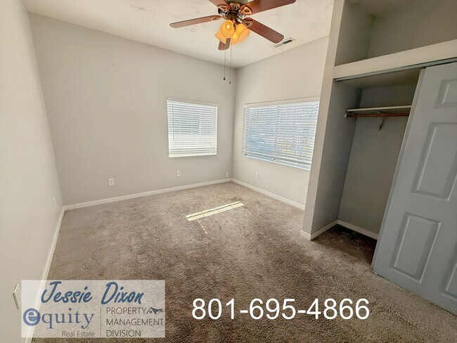 Building Photo - 866 E 22nd St