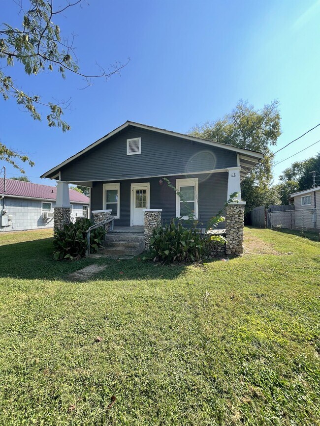 Building Photo - 714 Henderson Ave