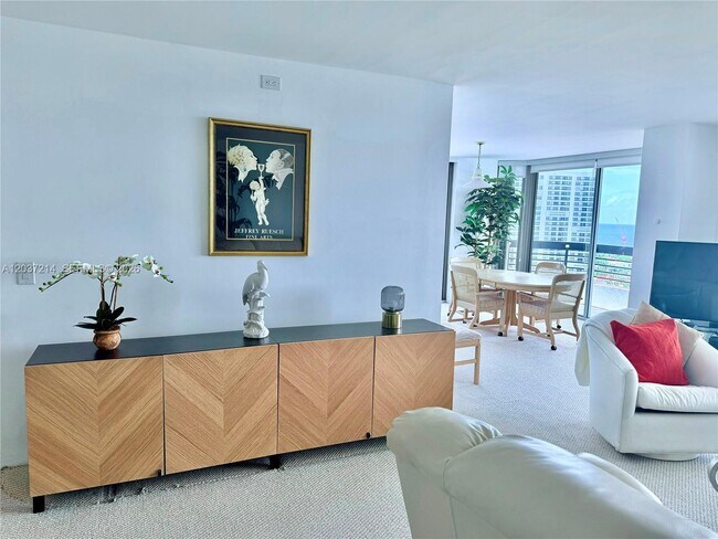 Building Photo - 3500 Mystic Pointe Dr
