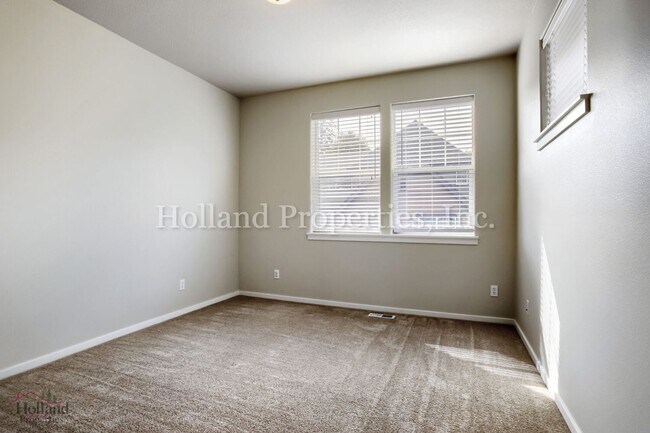 Building Photo - 7118 NE Cherry Dr