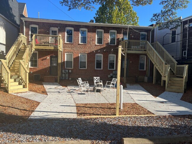 Building Photo - 2103 W Cary St