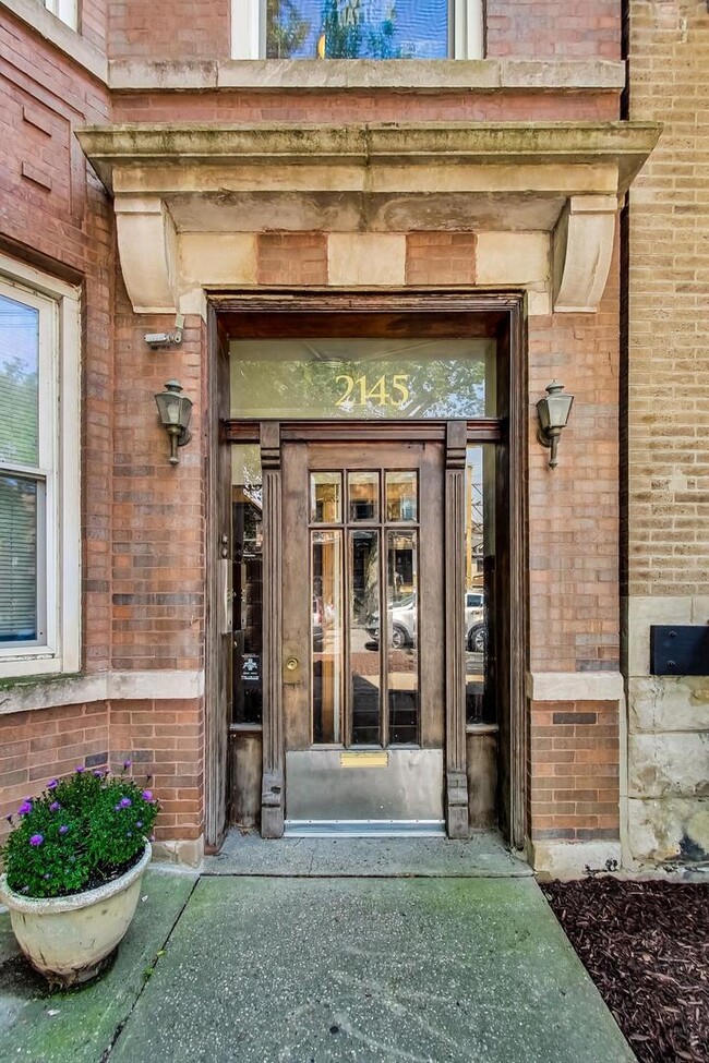Building Photo - 2145 W Thomas St