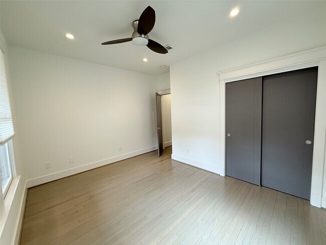 Building Photo - 804 Omar St