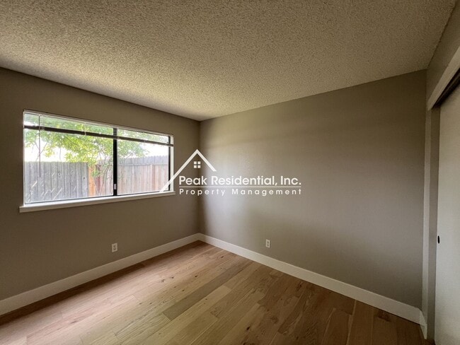 Building Photo - Nice Sacramento 2bd/1ba Halfplex!