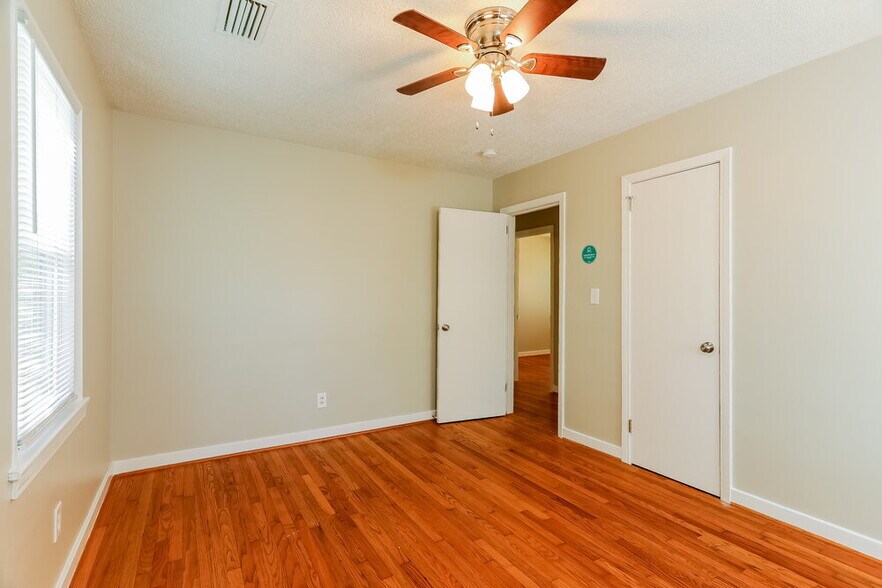 Building Photo - 237 Garden Ln