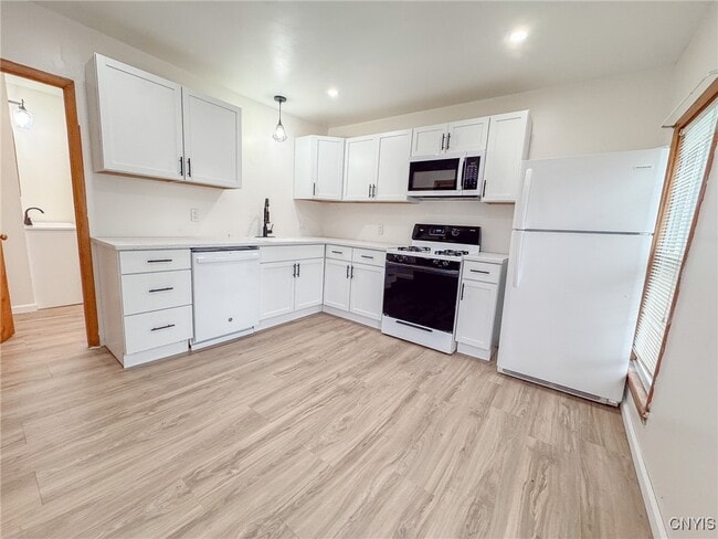 Building Photo - 10 Beach Ave