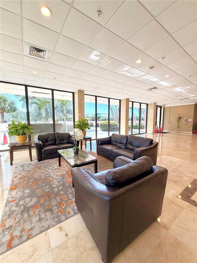 Building Photo - 400 Kings Point Dr