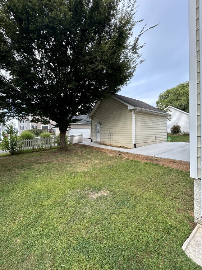 Building Photo - 73 Colonial Dr