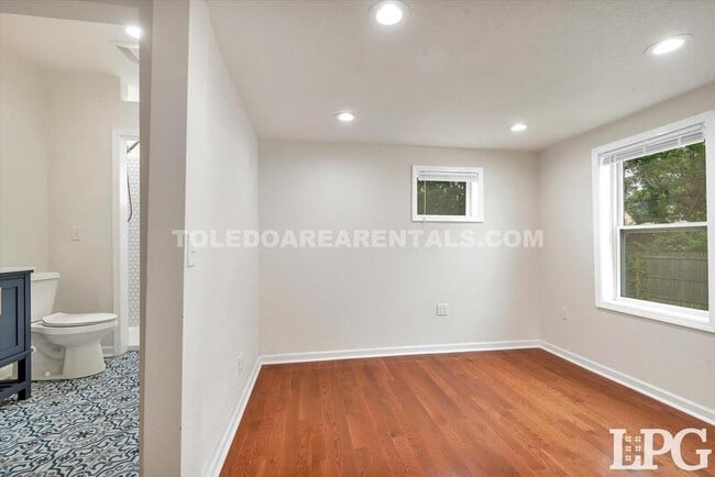 Building Photo - 1733 Stahlwood Ave