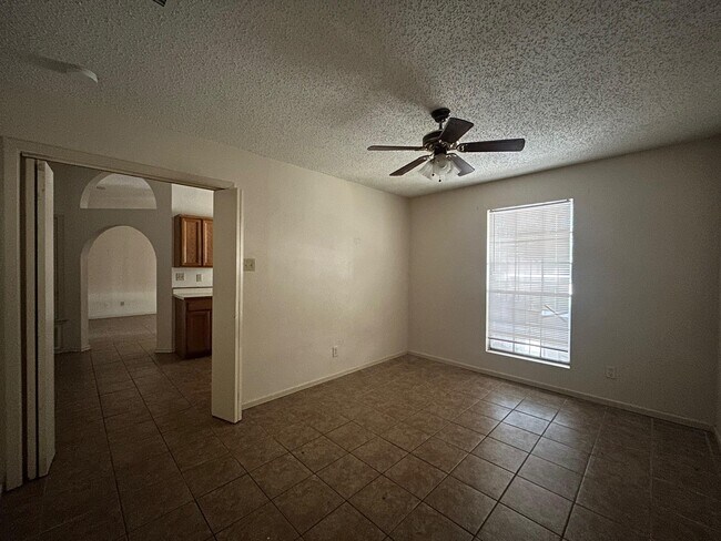 Building Photo - 115 Allen Dr